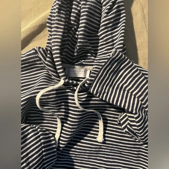 Everlane box-cut long-sleeved shirt with hood - Picture 11 of 12